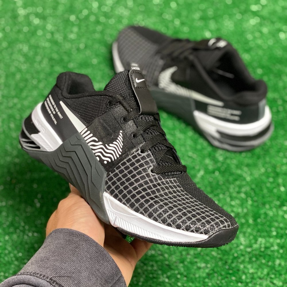Nike Metcon 8 Womens Low Top Training Shoes Black Gray DO9327-001 VNDS Size 6.5 - Picture 1 of 7